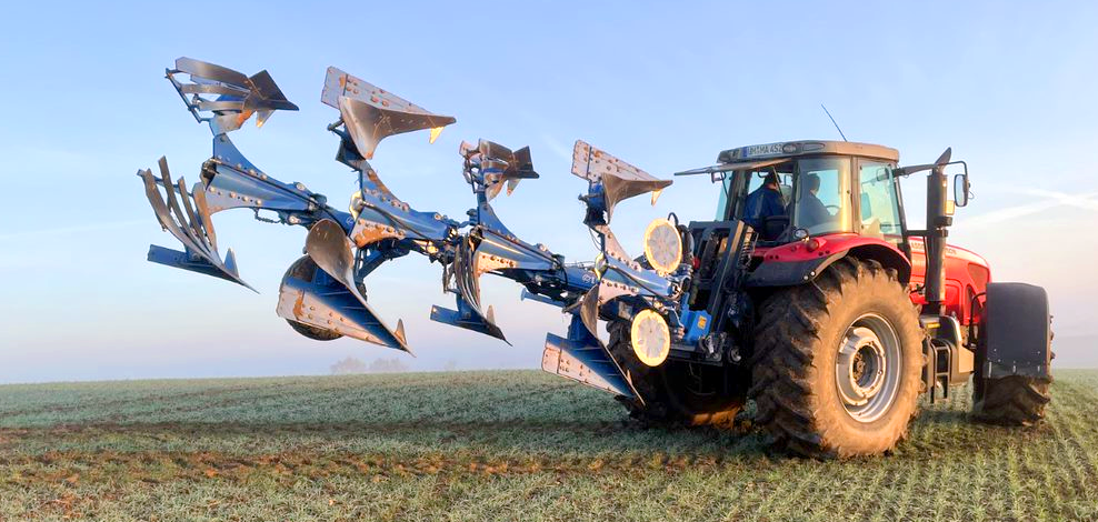 Traktor mit Carbon Farming Pflug, Quelle: ZALF